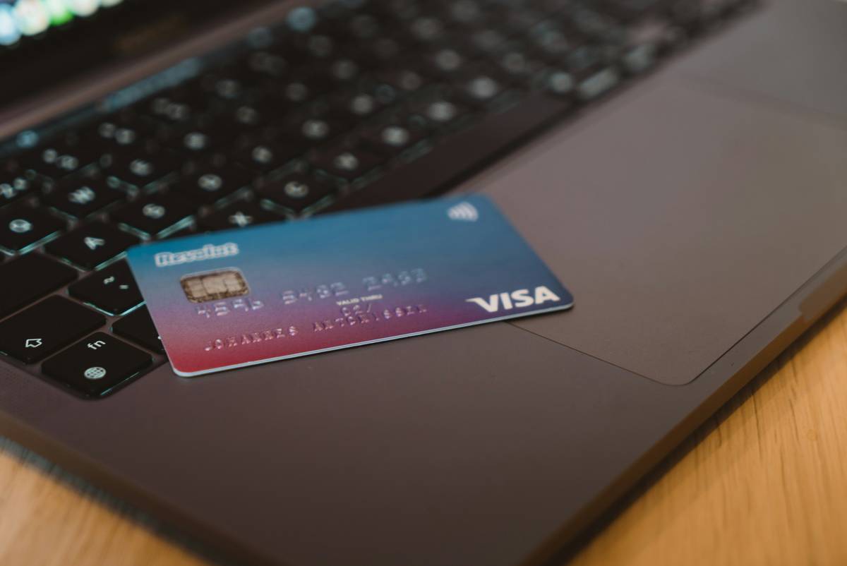 Comparison chart of credit card dispute resolution methods with keyword credit card dispute